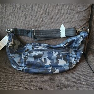 NWT Lug Boomerang Freestyle in Camo Navy